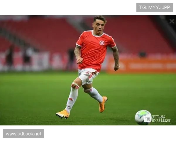 拉菲尼亚传中能力持续提升，本赛季表现稳健