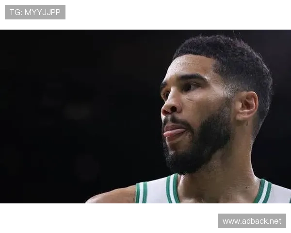 怀特由无球跑位转为挡拆组织提升塔图姆三分威胁